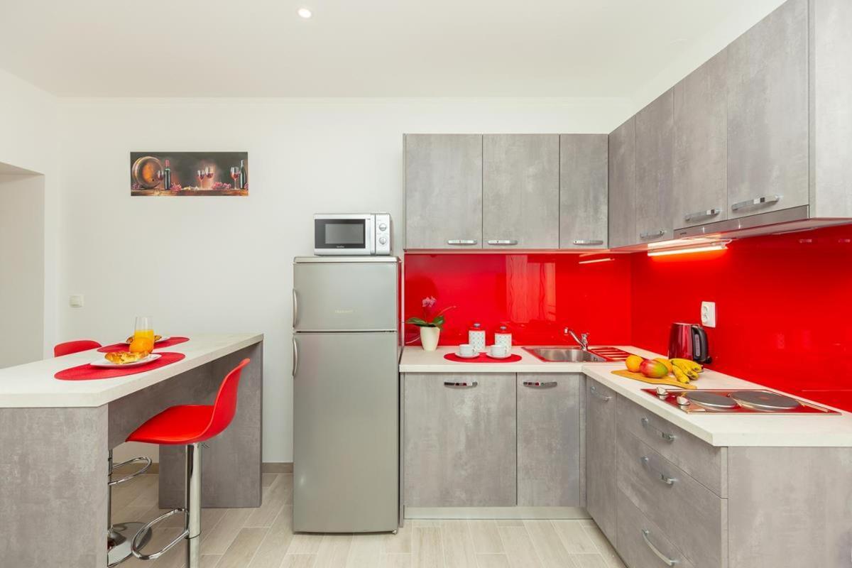 Apartments Red And Blue Mlini Exterior foto